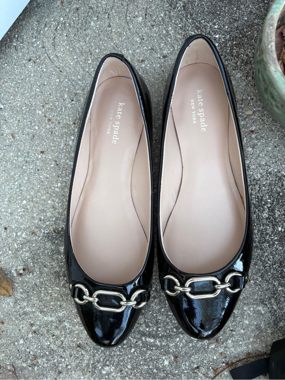 kate spade Black Patent Ballet Flats with Gold Chain Detail never worn 9